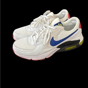 Men’s Nike Excee Size 11….great condition